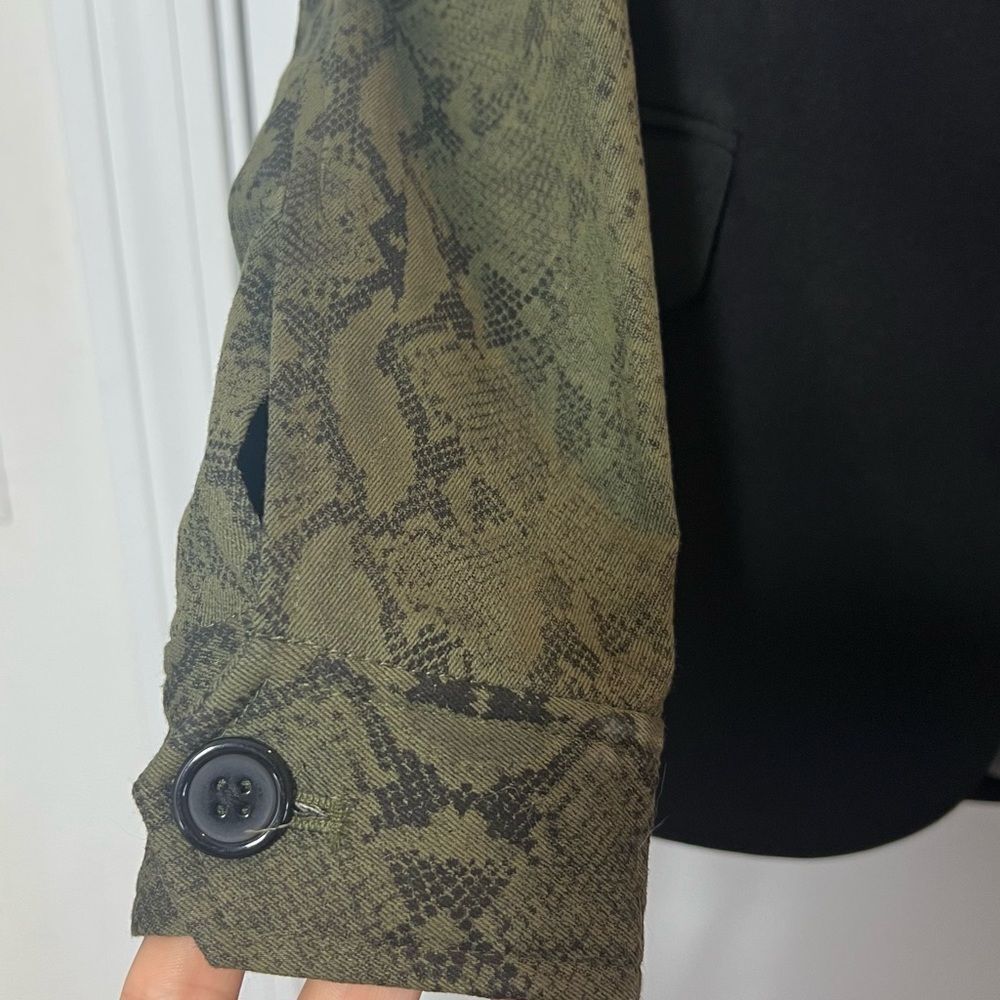 Fate Blazer Black with Green Snake Skin Sleeves and Black zip in hoodie size S - Picture 6 of 15